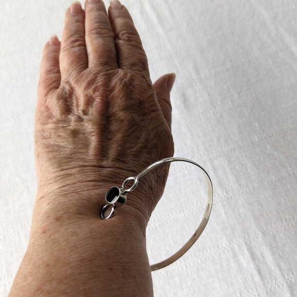 Taxco Sterling Hook-and-Eye Bangle with Black Gem 10g - Picture 8 of 11